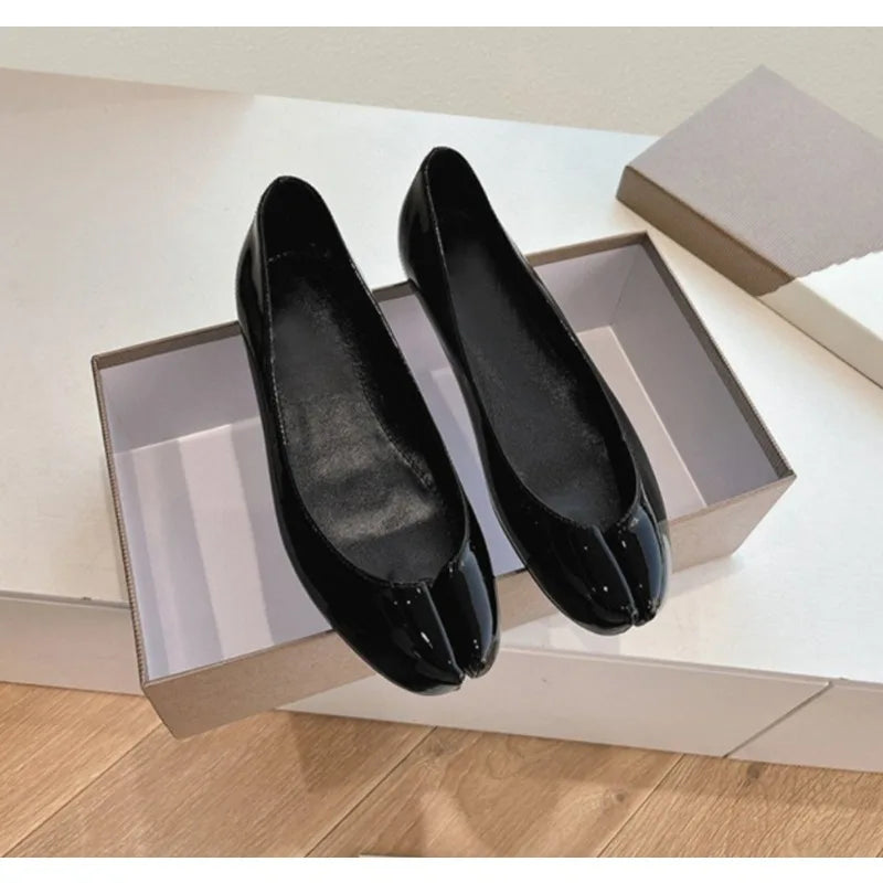 Arrival Patent Leather Inner Heightening Splite-Toe Shoes