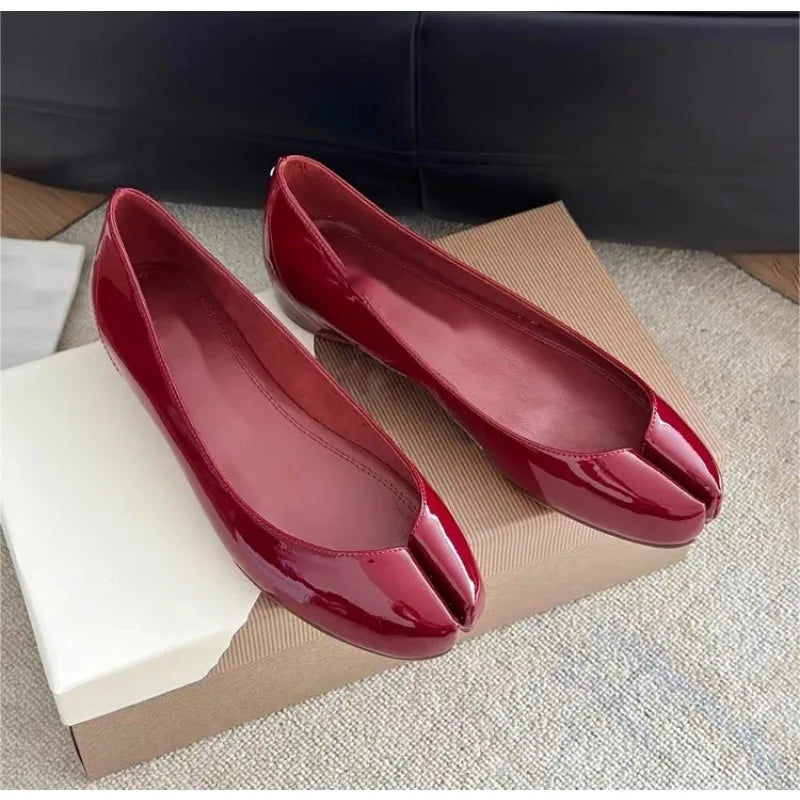 Arrival Patent Leather Inner Heightening Splite-Toe Shoes