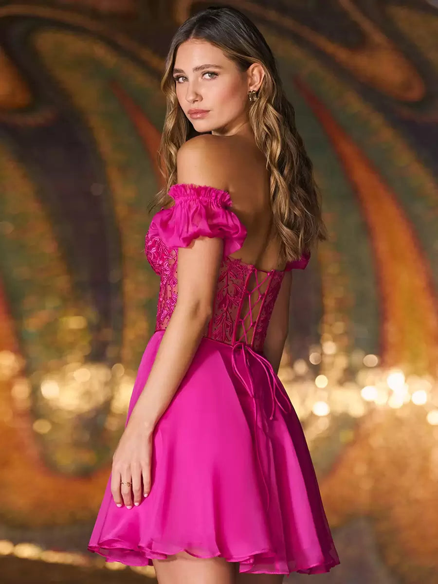 Elegant Sweetheart Neck Lace Charming With Homecoming Short Dress