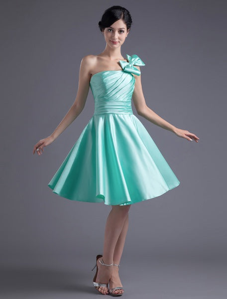 Elegant A-line Satin Bow Strapless Bridesmaid Knee-Length Dress