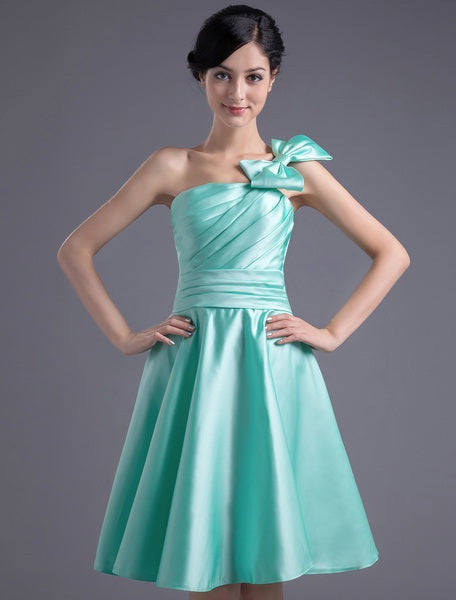 Elegant A-line Satin Bow Strapless Bridesmaid Knee-Length Dress