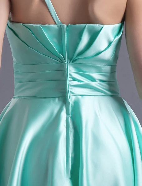 Elegant A-line Satin Bow Strapless Bridesmaid Knee-Length Dress