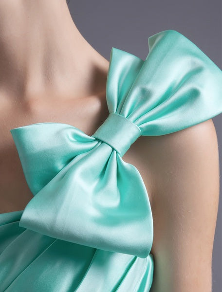 Elegant A-line Satin Bow Strapless Bridesmaid Knee-Length Dress