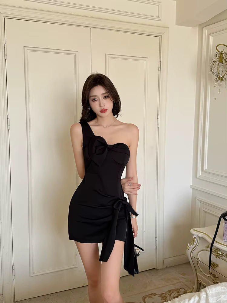 Asymmetrical Bow One-Shoulder Simple Sheath Zipper Bodycon Mini Dresses