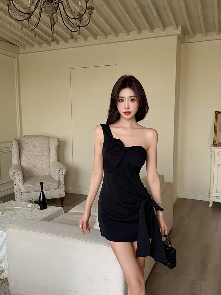 Asymmetrical Bow One-Shoulder Simple Sheath Zipper Bodycon Mini Dresses