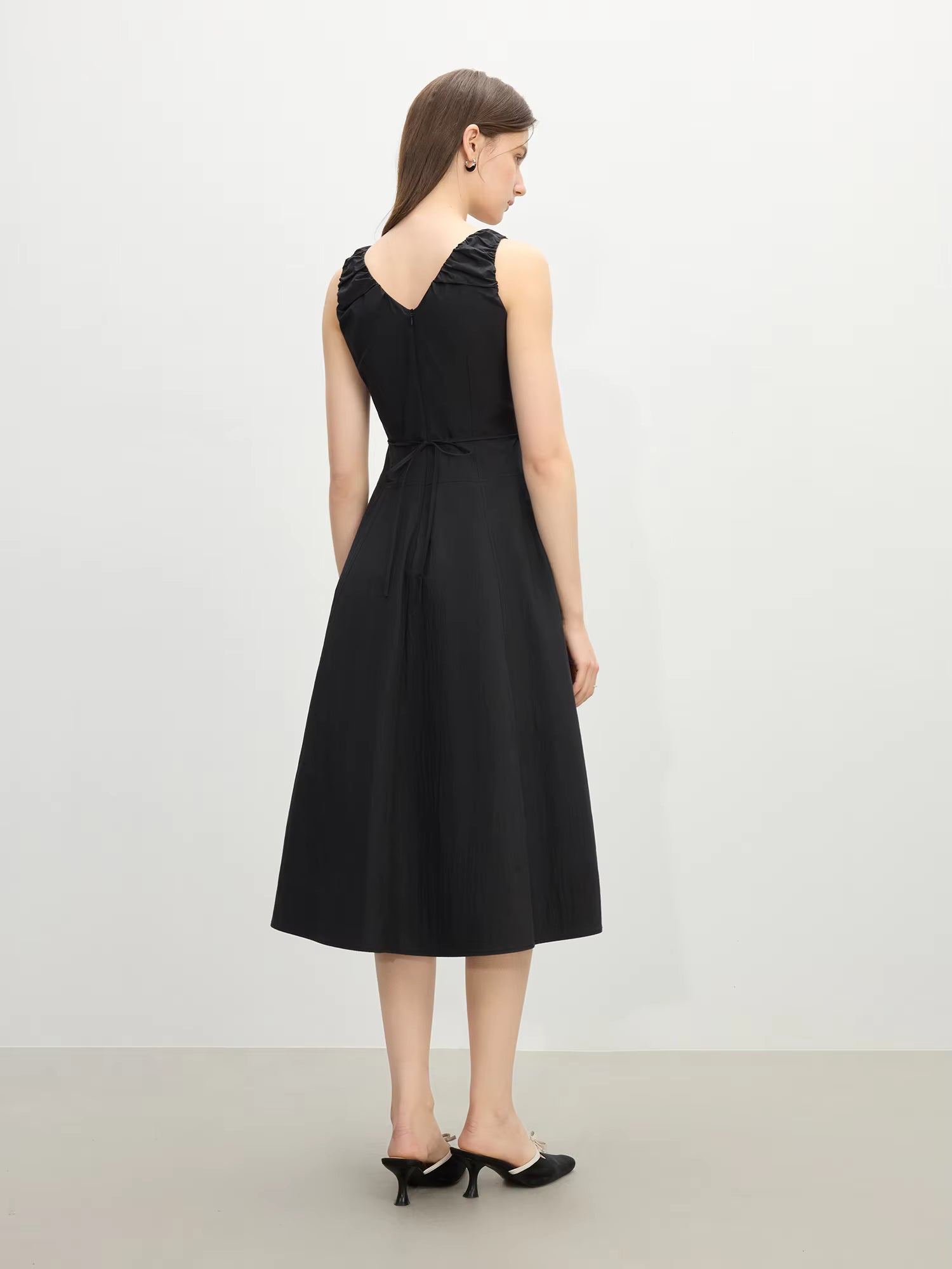 Casual V-Neck Two-Tone Gathered Straps Sleeveless A-Line Midi Dress