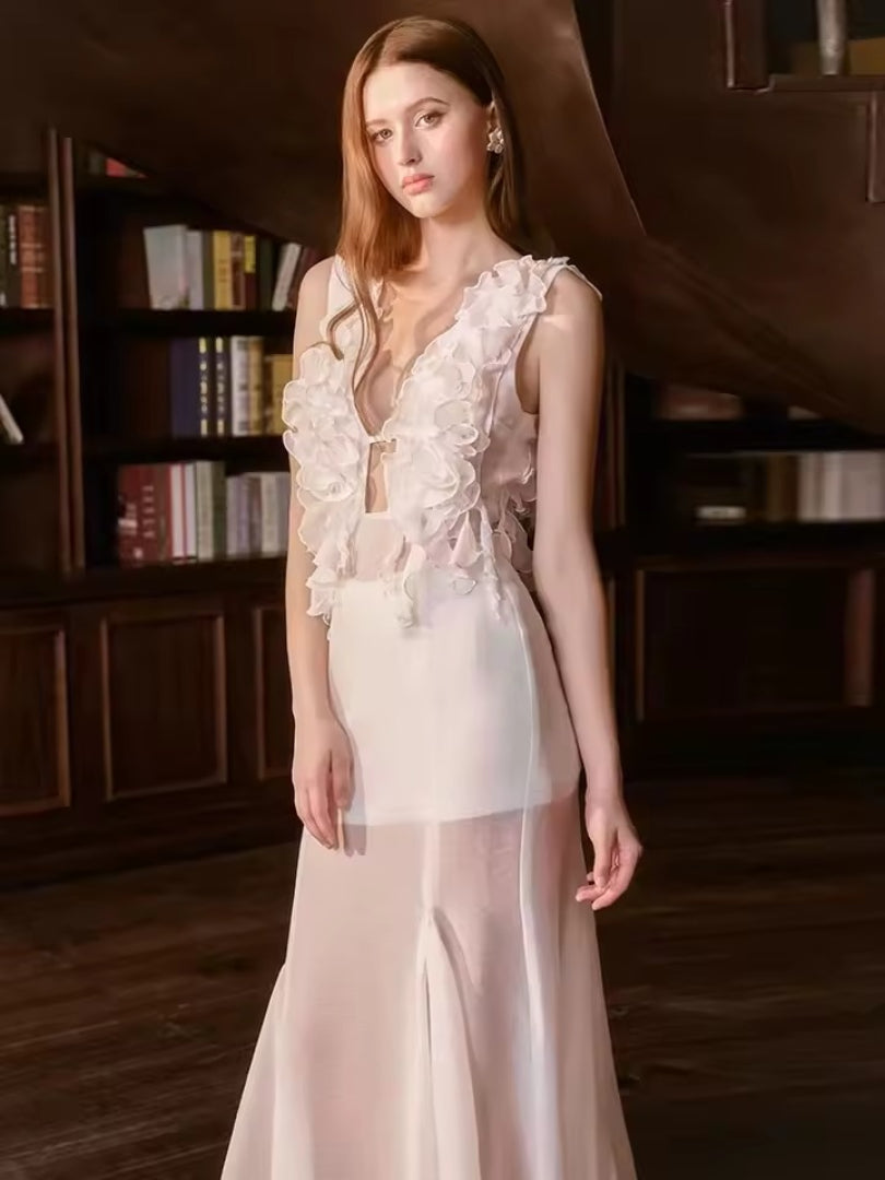 Charming Deep V-Neck Ruffled Flower Mesh Design Sleeveless Dress