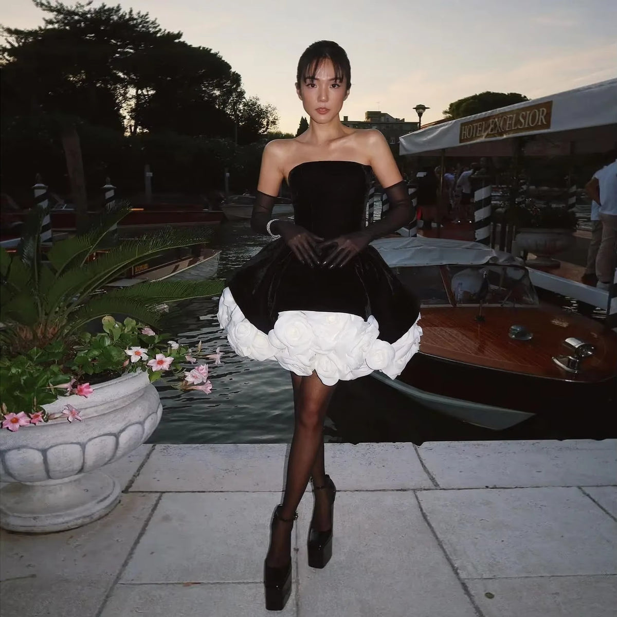 Chic Floral Design Pleated Ruffle Above Knee Swan Velvet Prom Gowns