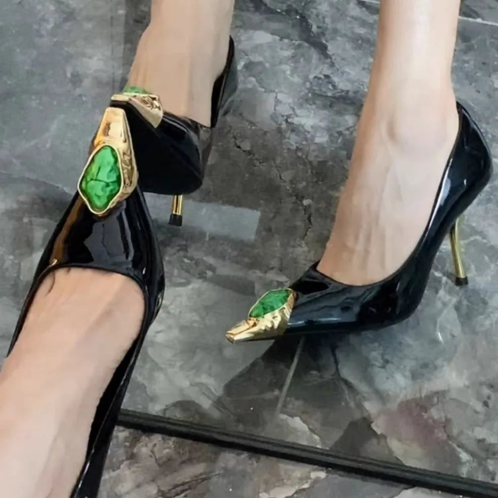 Designer Elegant Retro Pointed-toe Shallow Mouth Gemstone High-heeled Metal Patent Leather One-strap Heel