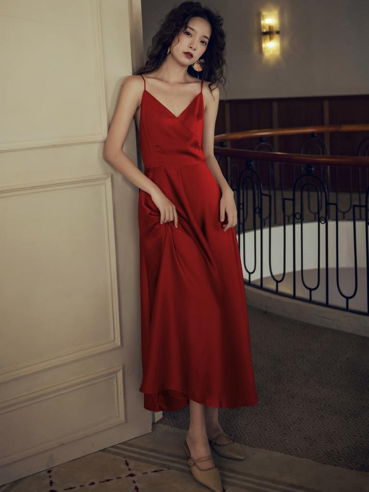 Elegant Backless Bows Spaghetti Straps V-Neck Sleeveless Long Dress