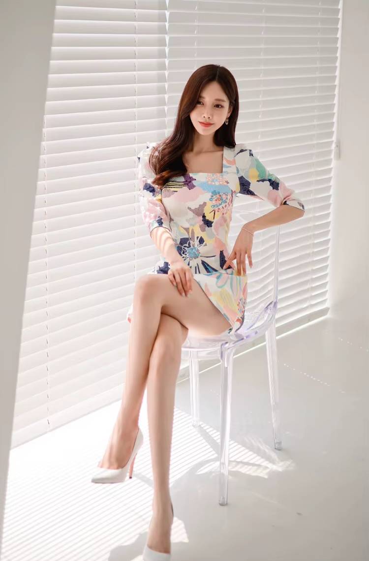 Elegant Full-sleeve Square Neck Retro Print Slim Office Party Mini Dress