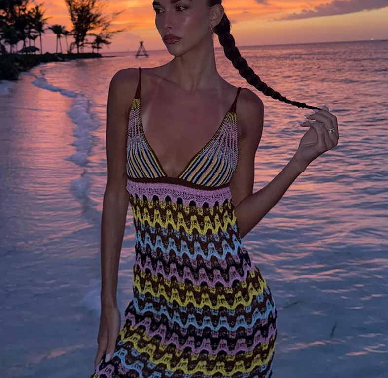 Elegant Zigzag Knitted Contrast Backless Slim Fit Mini Dresses