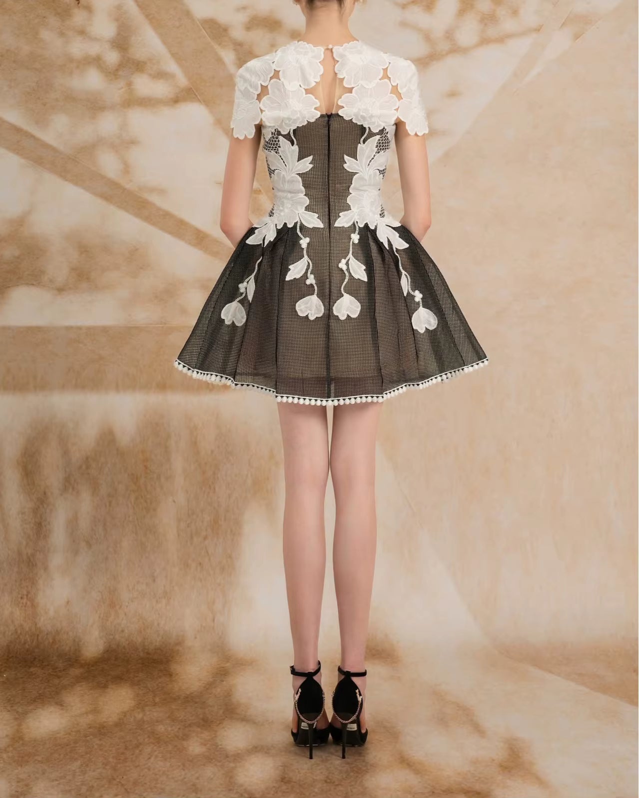 Elegant Round Neck Short Sleeves Applique Patchwork Mesh Mini Dress