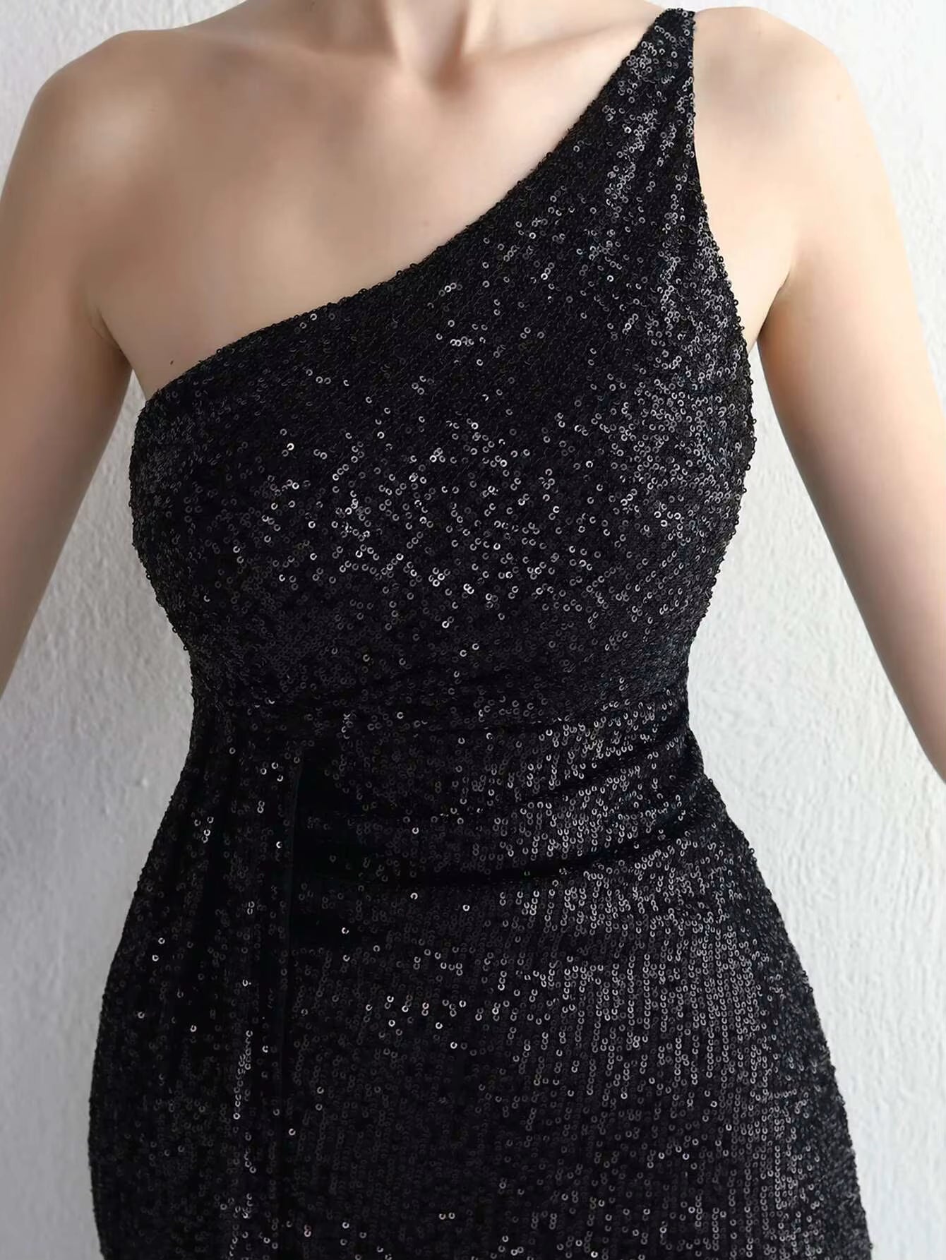 Elegant Spaghetti Strap Backless Diagonal collar Sequin Maxi Dress