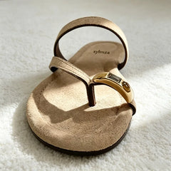 High Quality Faux Suede Flat Sandals Metal Applique Detail Designer Shoe Comfortable Round-toe Clip Toe Flip Flops