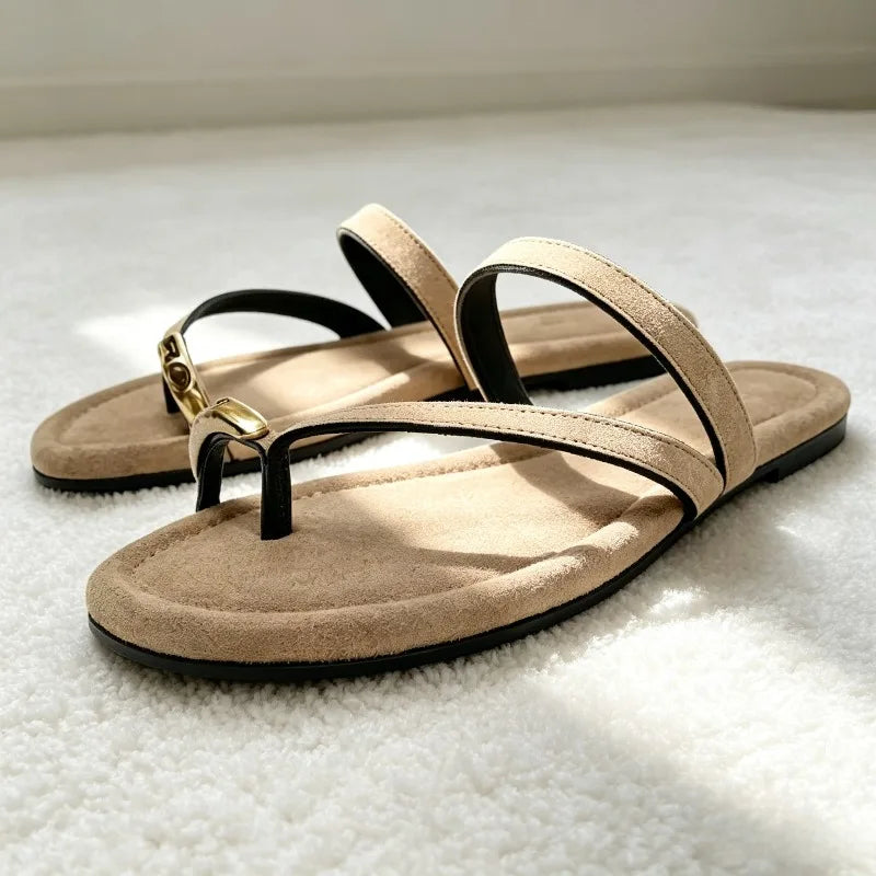 High Quality Faux Suede Flat Sandals Metal Applique Detail Designer Shoe Comfortable Round-toe Clip Toe Flip Flops