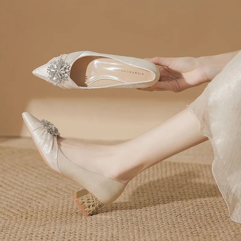 High-quality Satin Crystal Flowers Decorated Pumps Pointed Toe Red Wedding Bridal Shoes