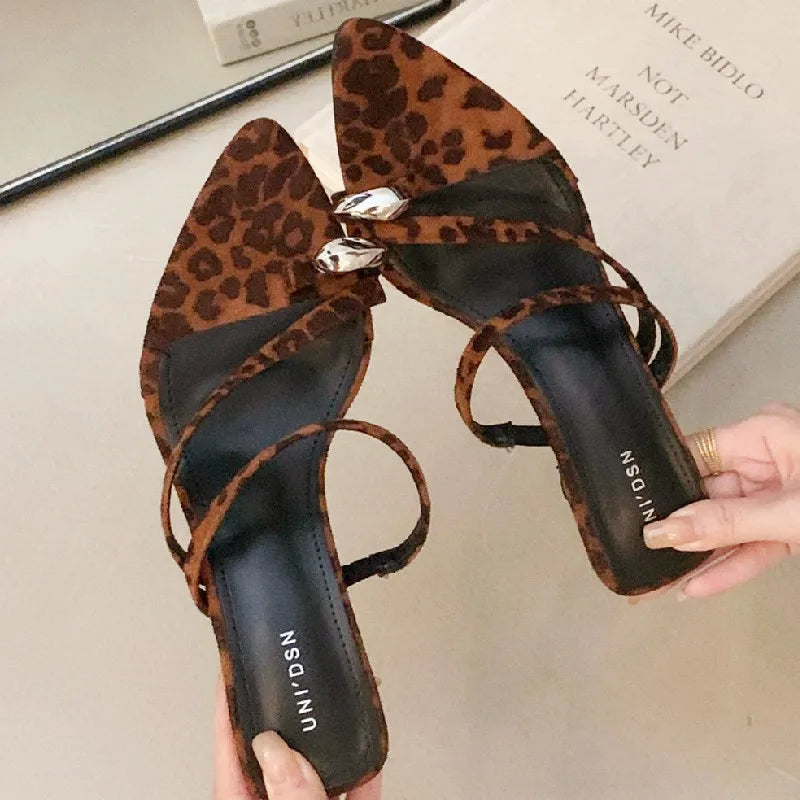Leopard Print Narrow Band Design Sandals Metal Decoration Pointed Toe Slide Sandal Comfortable Non-slip Beach Shoe
