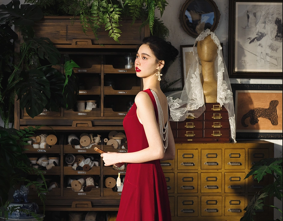 Luxury Backless Standard Prom Velvet Sleeveless Floor Length Dress