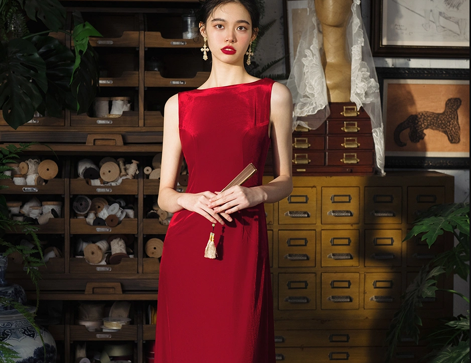 Luxury Backless Standard Prom Velvet Sleeveless Floor Length Dress