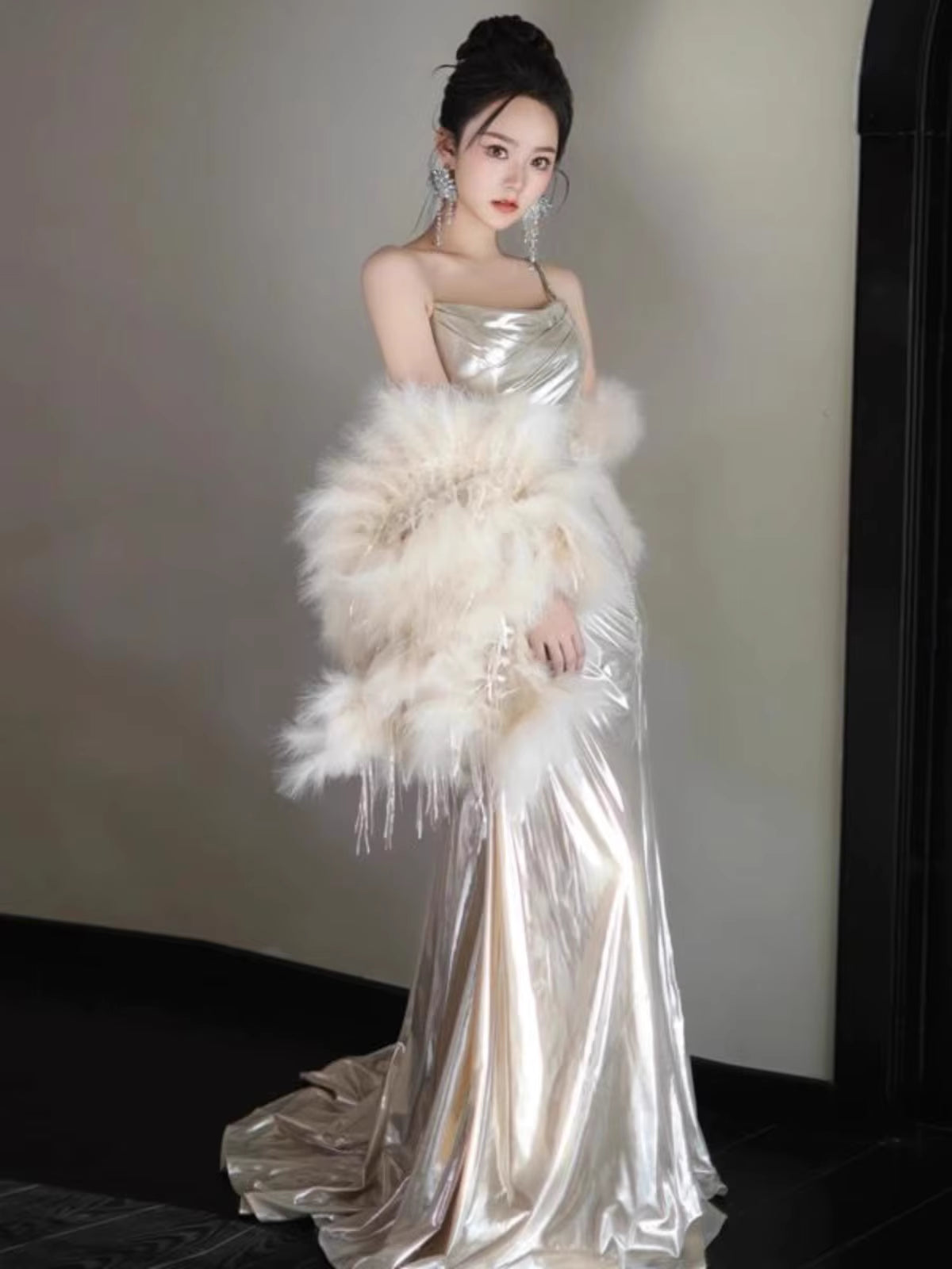 Luxury Chic Satin Spaghetti Strap Square Collar Faux Fur Cape Dresses