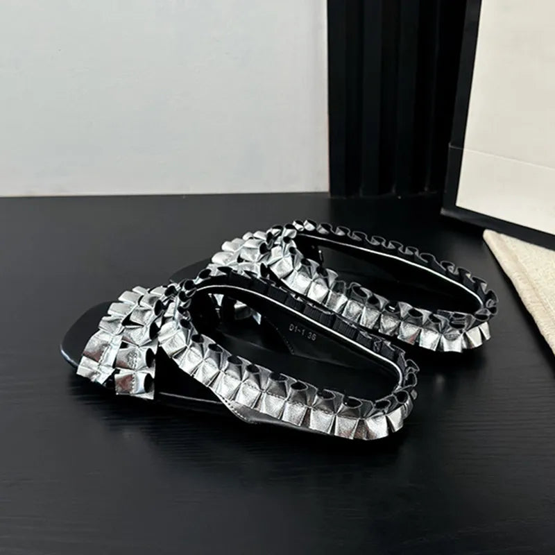 Luxury Designer Slippers Pleated Gold Slide Sandals Flat Sandals for Elegant Silver Beach Shoes