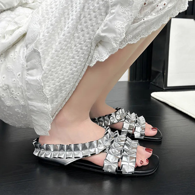 Luxury Designer Slippers Pleated Gold Slide Sandals Flat Sandals for Elegant Silver Beach Shoes