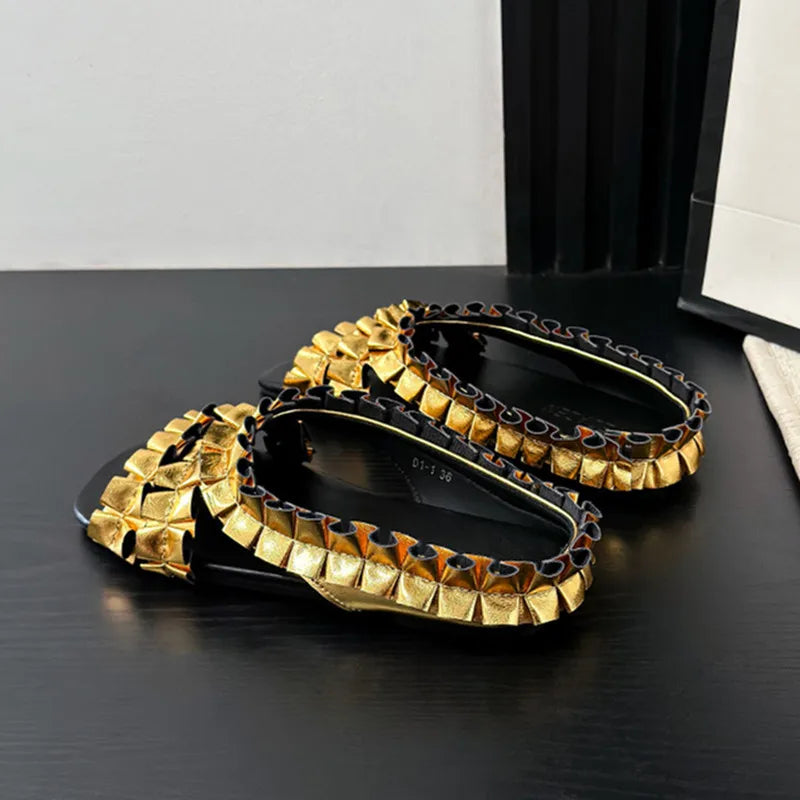 Luxury Designer Slippers Pleated Gold Slide Sandals Flat Sandals for Elegant Silver Beach Shoes