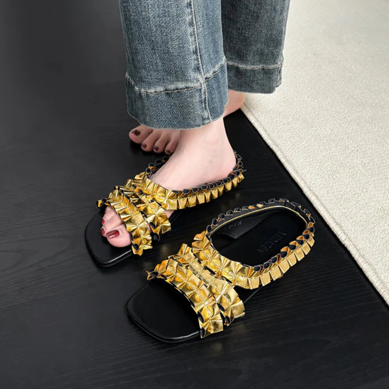 Luxury Designer Slippers Pleated Gold Slide Sandals Flat Sandals for Elegant Silver Beach Shoes