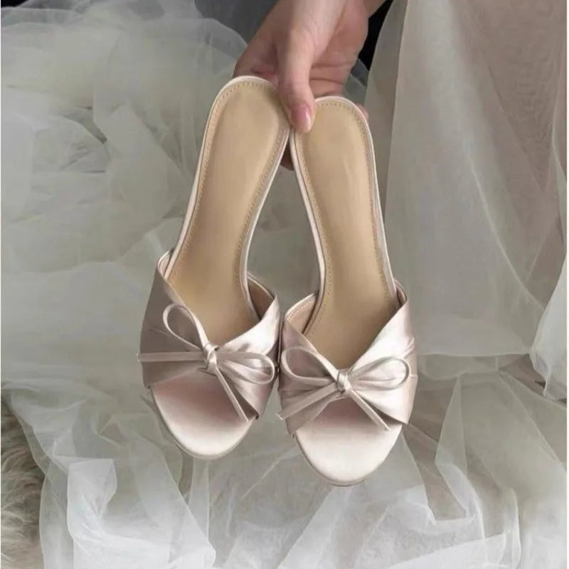 Butterfly-kont Pleated Thin Low Heel