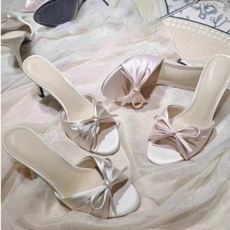Butterfly-kont Pleated Thin Low Heel