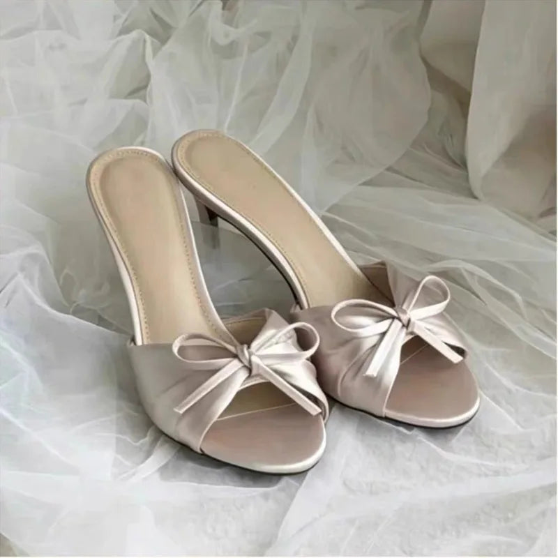 Butterfly-kont Pleated Thin Low Heel
