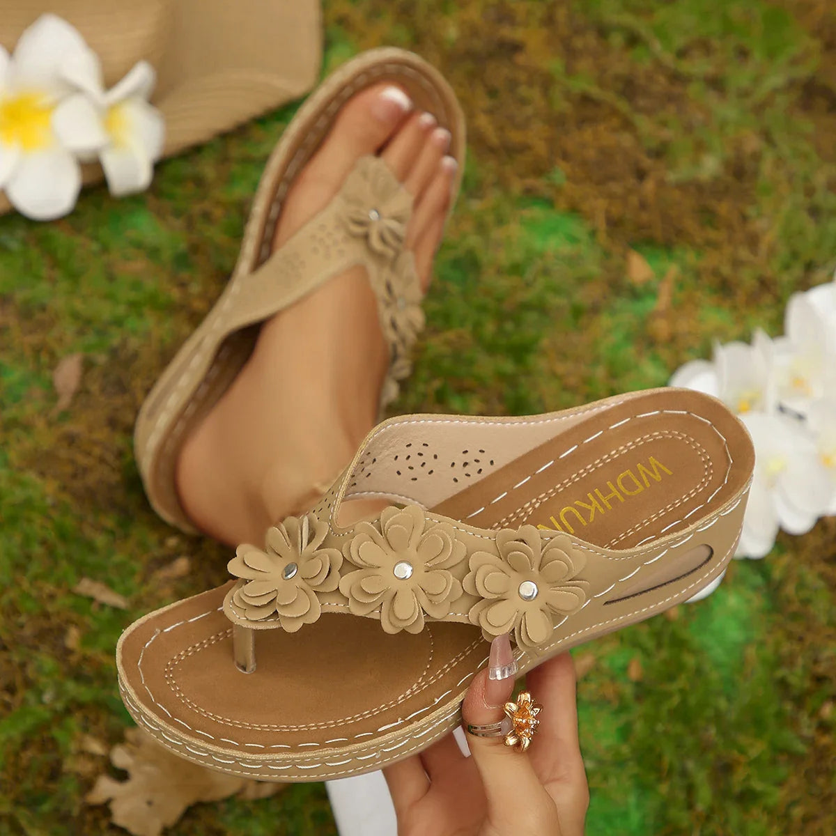 Vintage Flowers Wedges Slippers Lightweight Platform Flip Fops Clip Toe Thick Sole Sandals