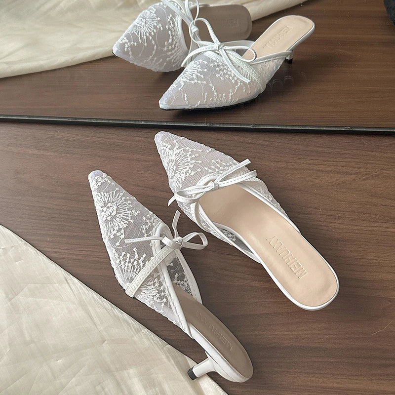 Popular White Embroidery Lace Heel