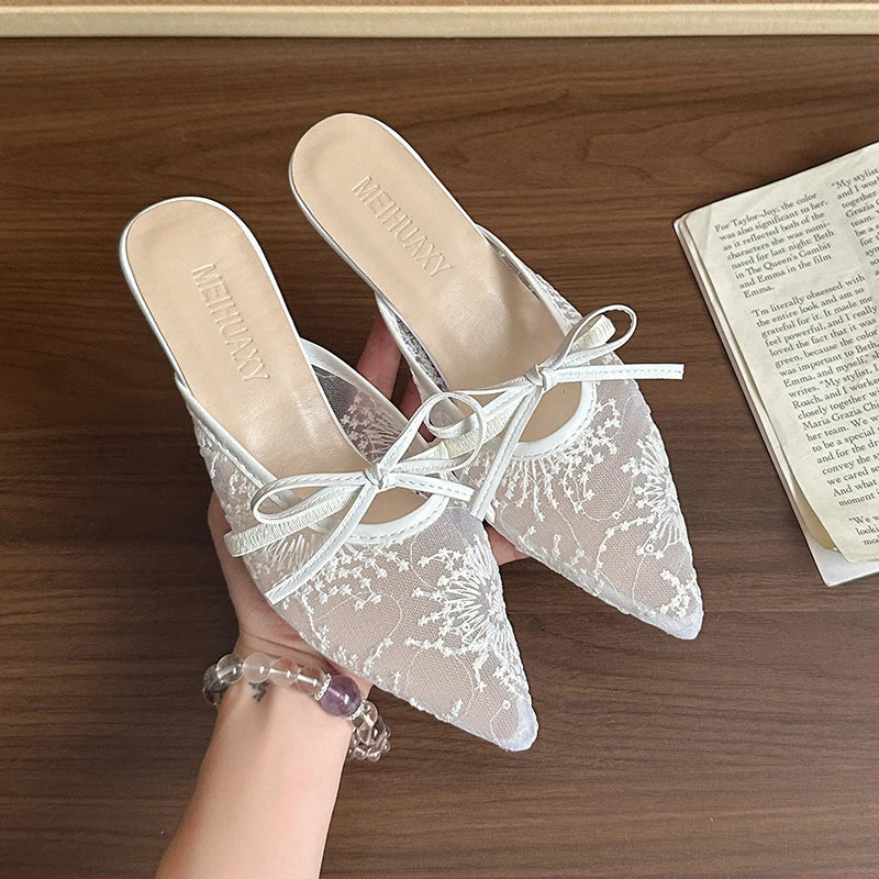 Popular White Embroidery Lace Heel