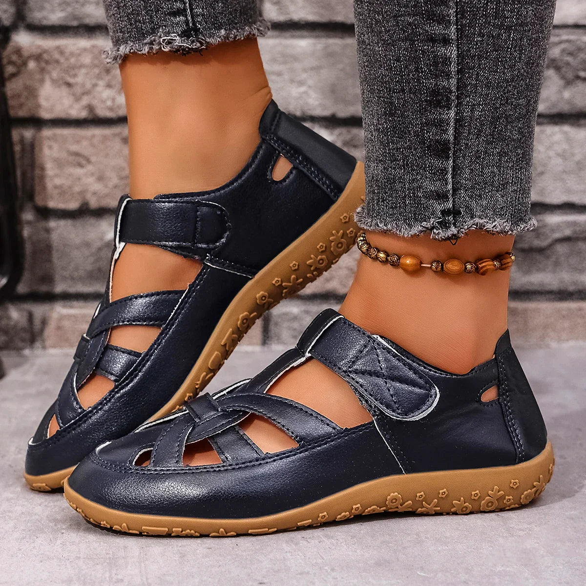 Casual Sandals Leather Hollow Flat Sandals Comfortable Round Head Closed Toe Beach Shoes