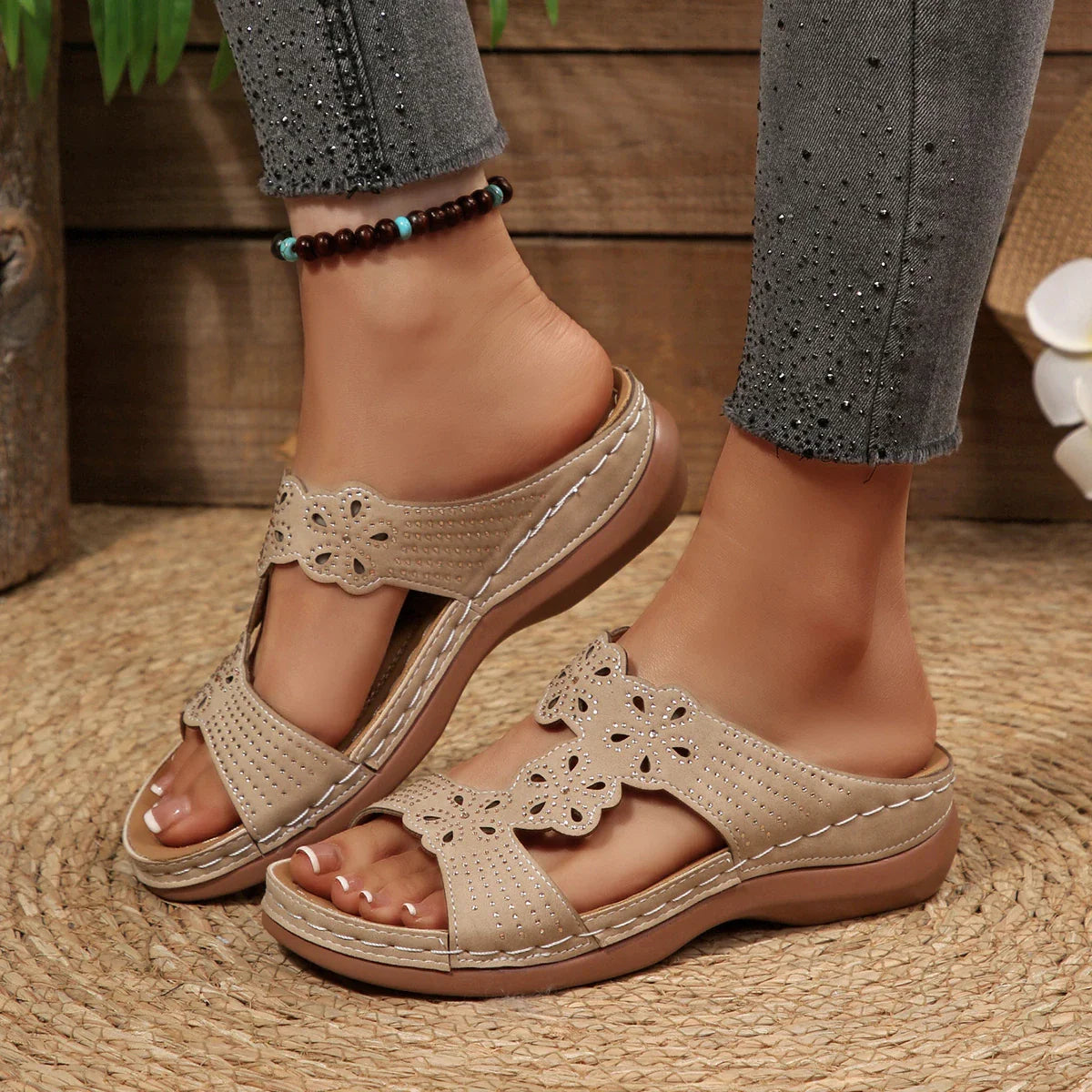 Slippers Embroider Flowers Leather Sandals Outdoor Light Casual Wedges Slippers Slip on Shoes