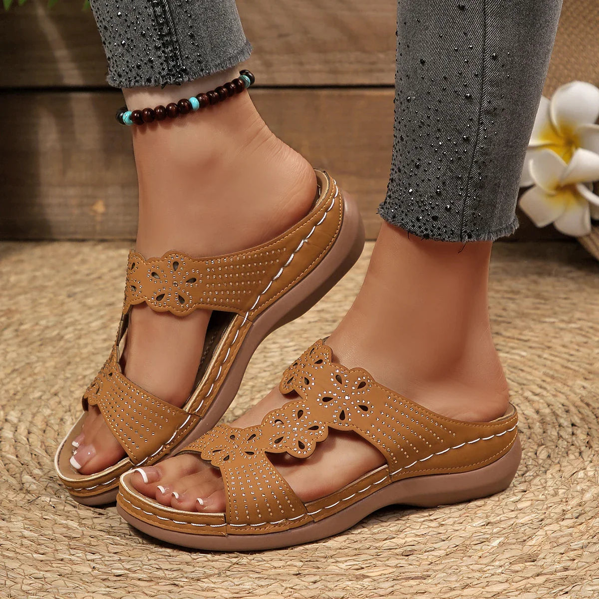 Slippers Embroider Flowers Leather Sandals Outdoor Light Casual Wedges Slippers Slip on Shoes