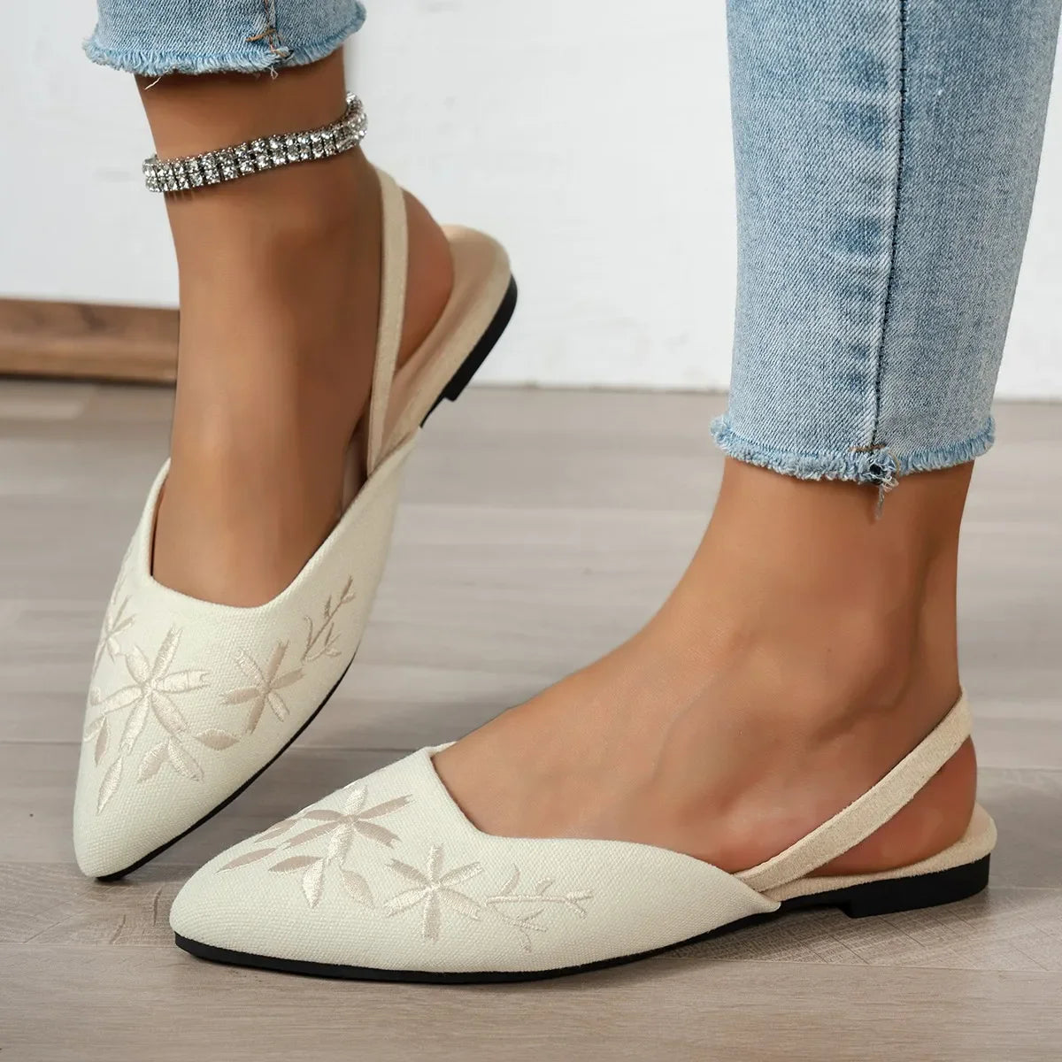 ‌Women's Pointed Toe Slingback Sandals Floral Embroidery Low Kitten Heel