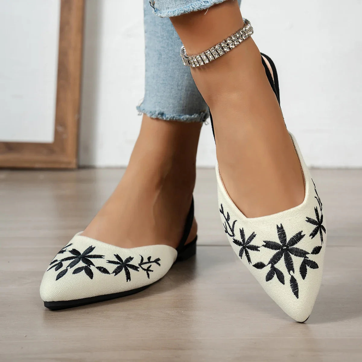 ‌Women's Pointed Toe Slingback Sandals Floral Embroidery Low Kitten Heel