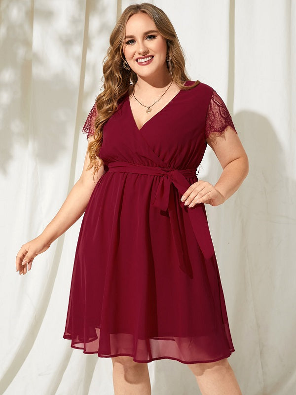 Plus Size V-neck Lace Short Sleeves Midi Dress