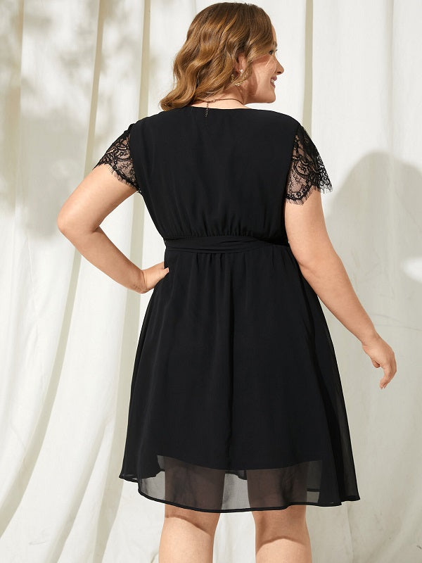 Plus Size V-neck Lace Short Sleeves Midi Dress