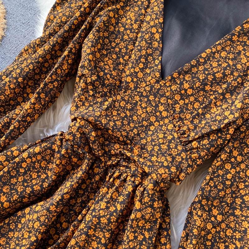 V Neck Puff Sleeve Elastic Ruched Floral Retro Print Dresses
