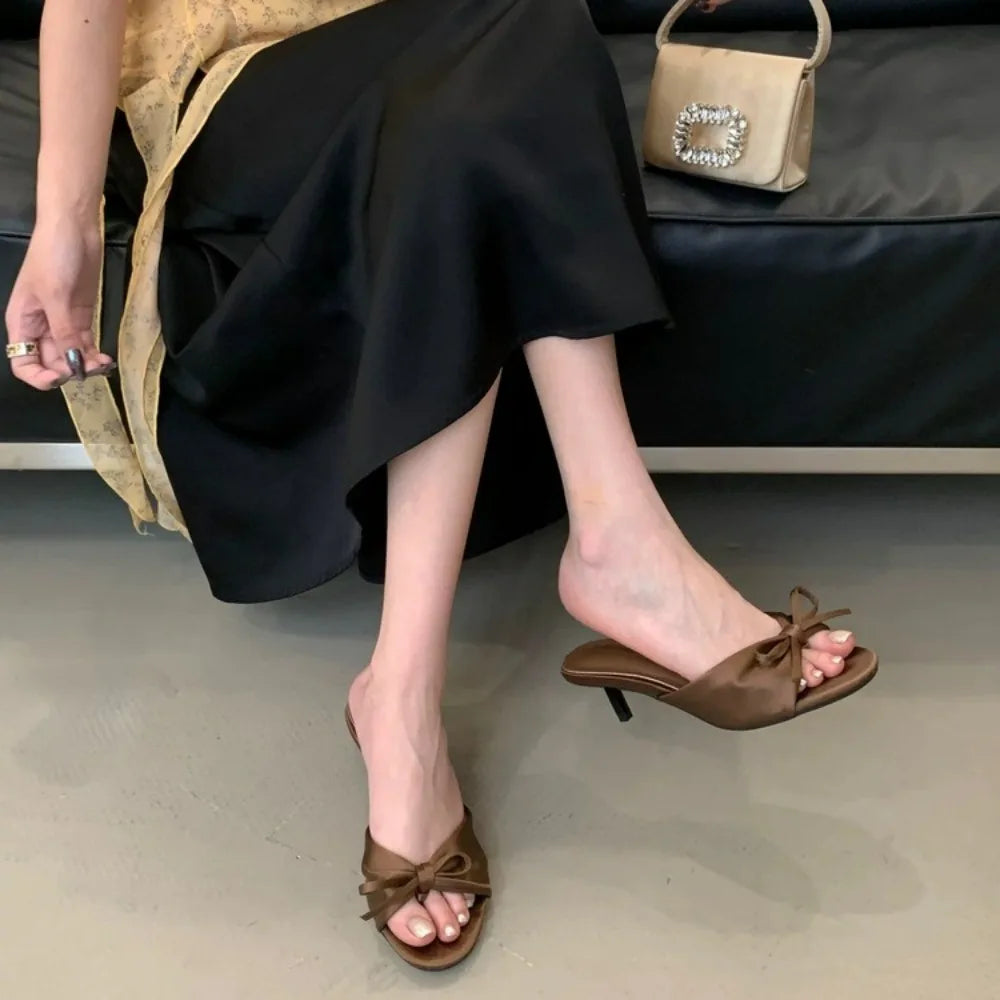 Designer Butterfly-kont Pleated Thin Low Heel