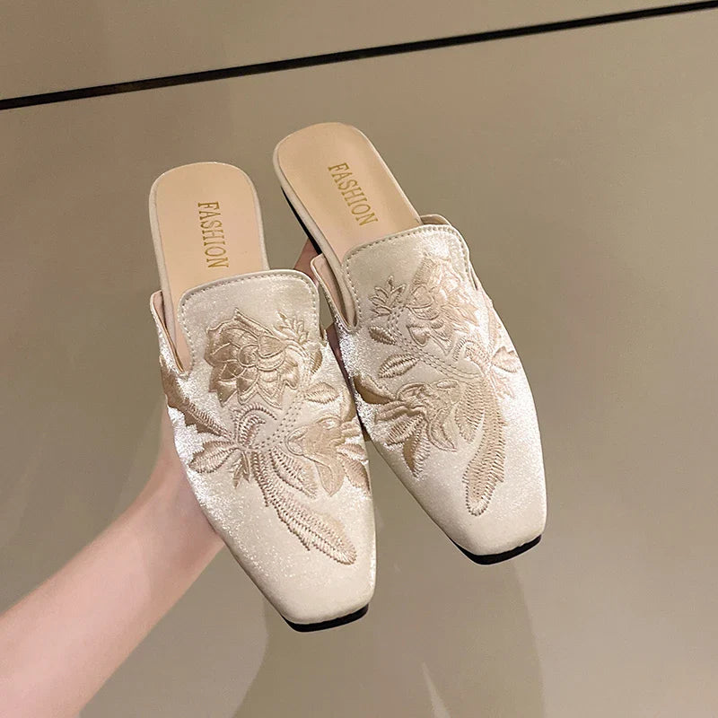 Velour Embroidery Flower Slippers Pointed Toe Flats Mules Elegant Ladies House Pantufa Shoes