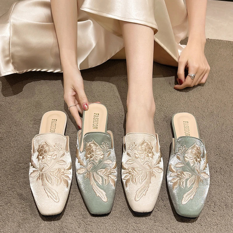 Velour Embroidery Flower Slippers Pointed Toe Flats Mules Elegant Ladies House Pantufa Shoes
