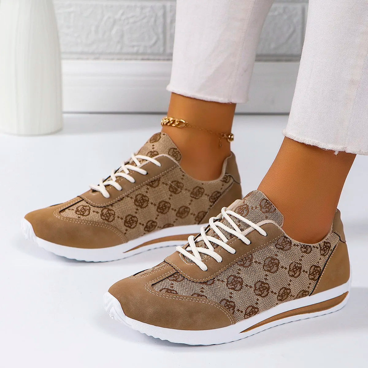 Classic Cross Strap Designer Anti Slip Flat Athletic Shoes