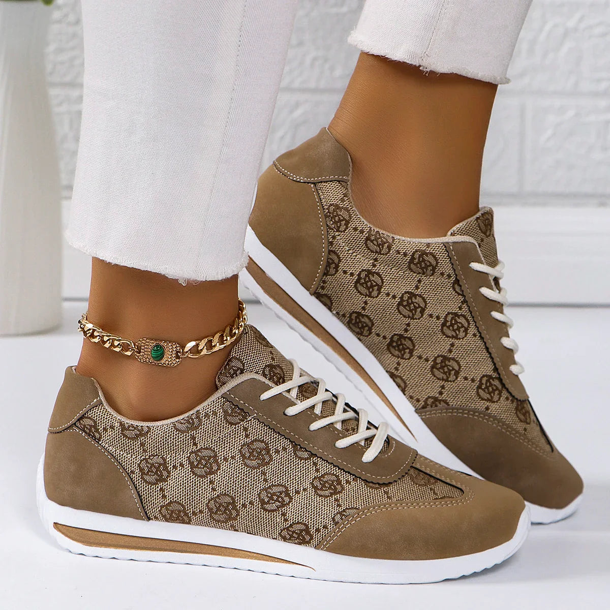 Classic Cross Strap Designer Anti Slip Flat Athletic Shoes