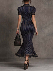 A slimming POLO-neck button-down short-sleeved dress